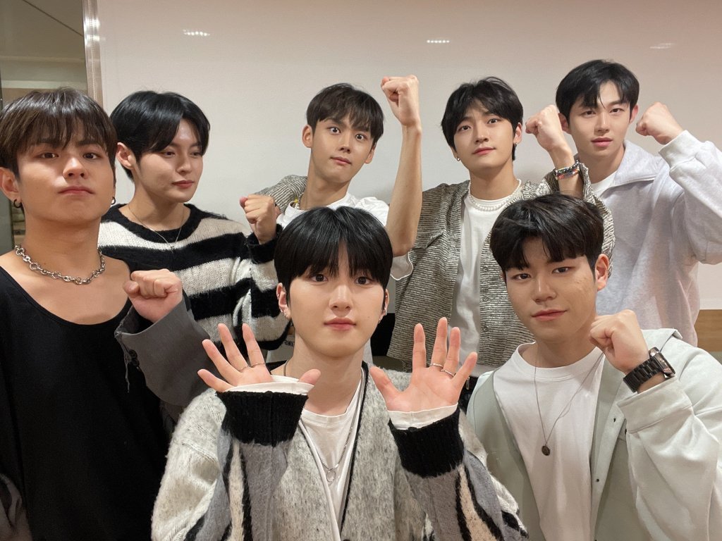 keiswon's tweet photo. No words can describe how much I miss seeing you together https://t.co/b1tdwYOPtd