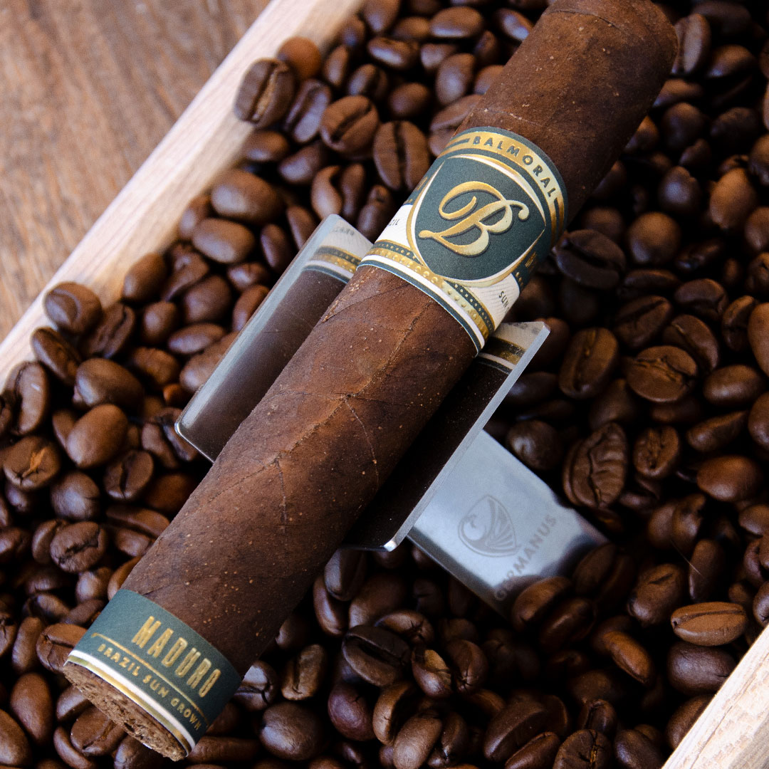 ⭐ Balmoral Royal Selection Maduro Robusto Zigarren Review ⭐

Zum Video: youtu.be/tTJ0c6iIWL0

#etwasgenuss #etwasnetwork #cigarworld #zigarren #zigarrenliebe #cigars #haul #genuss #cubancigar #cubancigars #cigarreview #zigarren #zigarrenliebhaber #zigarrenzeit