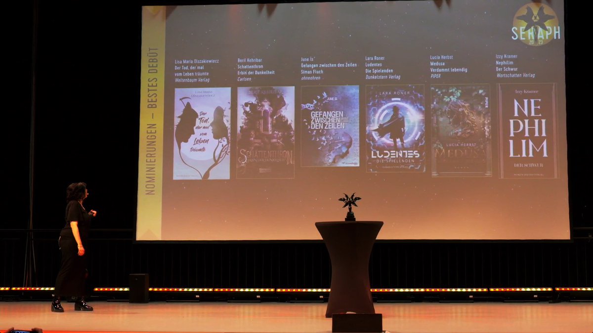 ypical_writer's tweet image. Ich möchte mich noch mal beim @Phantastikpreis für die Nominierung bedanken. 🥰
Danke an meine Twitter-Support-Group! Ihr seid der Hammer!
Danke an @ohneohren für den Mut, das Werk zu veröffentlichen 💜
Und danke an alle Testlesenden und SR (@NoraBendzko). 
💖💖💖
#JuneIsDebut