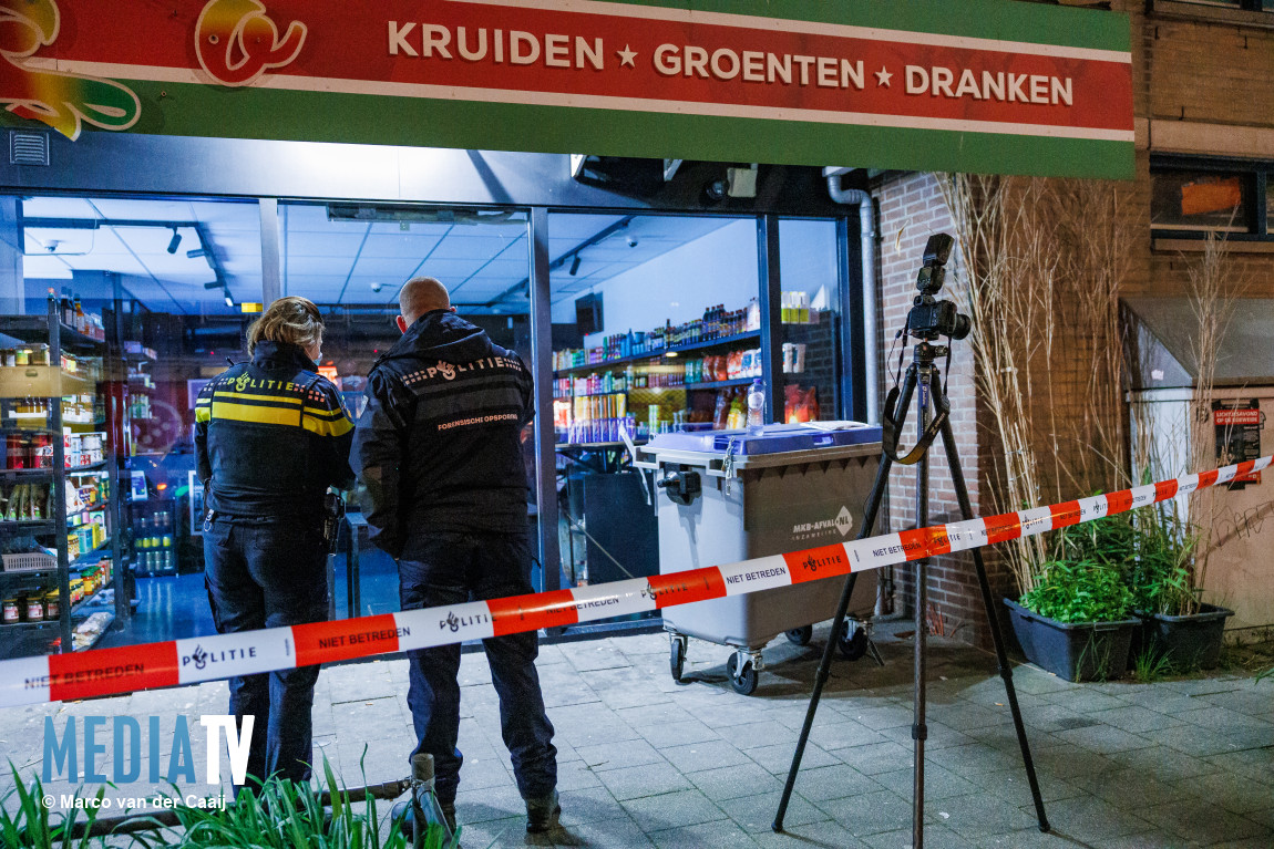 mediatvnl's tweet photo. In de nacht van vrijdag op zaterdag is er weer een poging gedaan tot een aanslag in de Crooswijkseweg, dit kon worden voorkomen door een alerte buurtbewoner. Wel heeft er een explosie plaats gevonden op de Strevelsweg Rotterdam. https://t.co/d0oYkqcdoZ https://t.co/ckheeveoQK