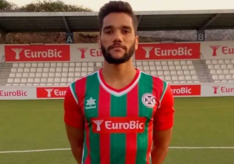 Subhadip_barui9's tweet photo. #TOP 5 indian footballer who played football in foreign #Club !!

1. Romeo Fernandez - 🇧🇷

2. Ishan Pandita -🇪🇦

3. Bhaichung Bhutia - 🇬🇧🇲🇾

4. Sahil Tavora - 🇵🇹

5. Sunil chhetri - 🇺🇲🇵🇹
#indianFootball #Sunilchhetri #joyEastbengal #joymohunbagan 
1/2 https://t.co/RcEbZHzbTJ