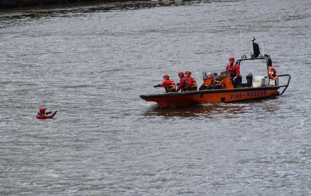 joolstom's tweet photo. EVENT ALERT! 📢 
@Tyne_Wear_FRS will be holding a Multi-Agency Water Safety Event tomorrow, Sunday 30 April, on the Newcastle Quayside beside the Millennium Bridge. ⏰️ 11am - 3pm There will be a range of activities. We'd love to see you there! #BeWaterAware #DrowningPrevention https://t.co/iWbXoHCvja