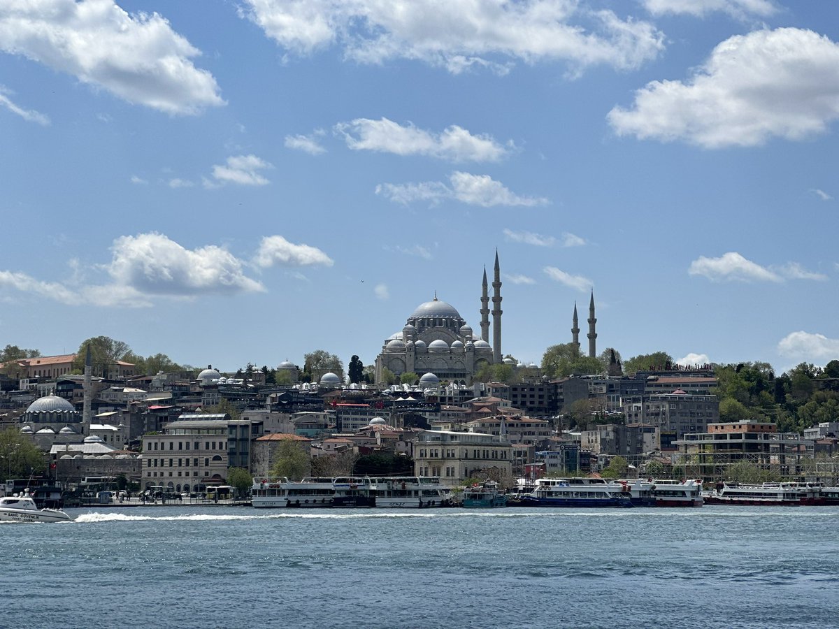 5年前のコルドバ とグラナダ 、今回の旅でのトルコを経験して思ったけど、2つの宗教の交差点は面白い。

信じる神が違う人達が、不均衡の中で受け入れたり虐げたりしながら必死に紡いできた歴史と文化の違和感をもろに感じられる。

来週からのイスラエルも楽しみ。日本の廃仏毀釈も学び直したいなぁー