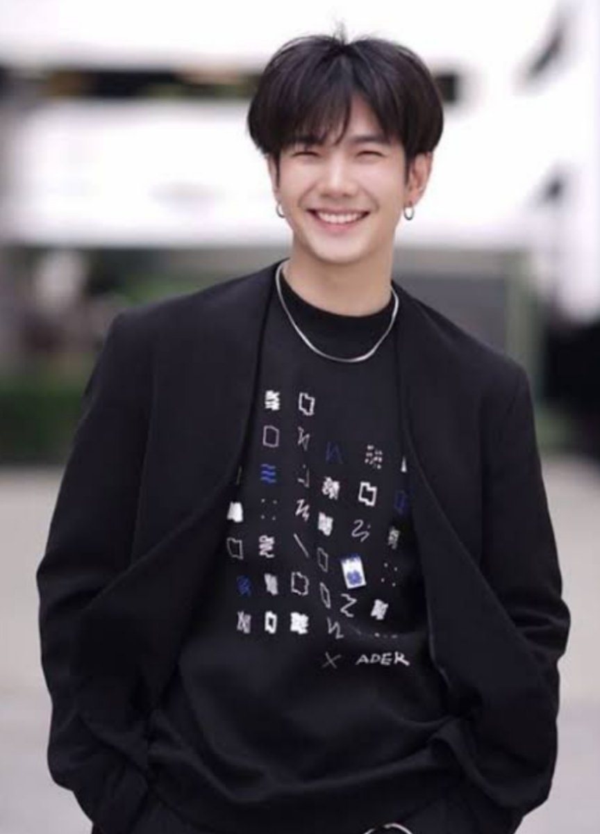 Fanpage_Gun's tweet photo. Build is the only guy who I think is toooo strong......I hope he is happy......I will always root for you.....We always LOVE U♥️....Susu na kha✊....

#Biuldjakapan
#BUI
#BuildIsBack 
#Fuckoffhaters https://t.co/J8dCrxVG68