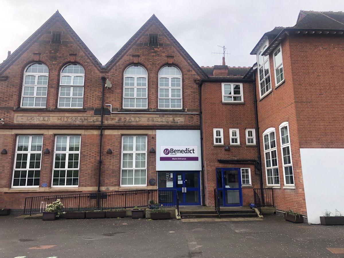CarolineLawrenc's tweet photo. Thanks to @Wimbookfest for sending me into 3 Mitcham Primary Schools last week to do #WritingWorkshops w/ free book giveaways! Good luck with the #YoungWritersComp on the theme of 'Home', kids! π https://t.co/ZvmfZR3BMe