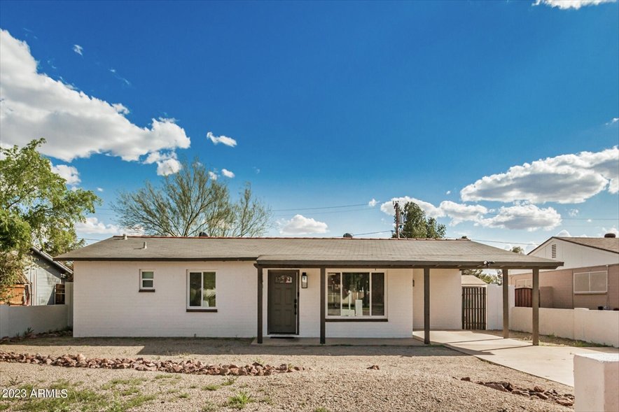 JUST LISTED ❗❗❗

🏡 2341 W Tuckey Ln, Phoenix, AZ 85015

Contact Archie Dean at:

☎️  (480) 616-2311
📩  Archie@TheKristanColeNetwork.com

Listing Courtesy of Archie Dean, KW Arizona Realty

👉 bit.ly/40OYcfy

#instarealtor #homebuying