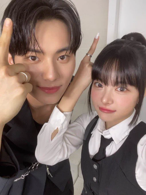 เหมือนภาพตัดต่อแล้วย่อสเกลไม่เท่ากัน55555