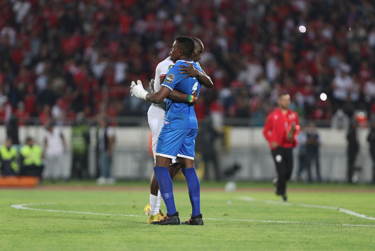 Wydad’s striker Bouly Sambou: 

“Credit to the Simba goalkeeper. Without him, I would have scored two or three goals this night.” 👀

Sambou went to hug Ally Salim right after the game. Real recognizes real. 👏

#CAFCLwithMicky 
#TotalEnergiesCAFCL 
#NguvuMoja 
#DimaWydad