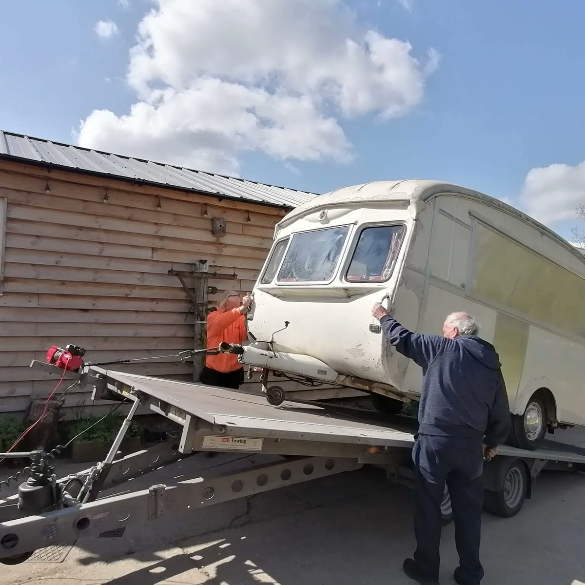 TheEnglishCarav's tweet photo. On This Day 2021...
We said goodbye to a Cheltenham Sable for the guys at Ginporium An exciting new chapter for this vintage caravan. ❤️❤️
#vintagecaravanworkshop #cheltenhamsable #ginporium #Caravanbar #OnThisDay https://t.co/08z57sxDSL