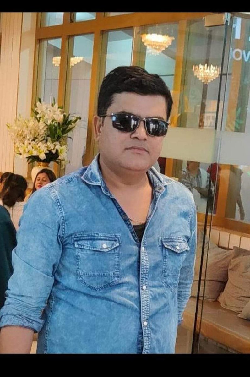 Anilyd777's tweet photo. हृदय विदारक घटना।सोनापुर निवासी स्वर्गीय  पूर्व विधायक आनंदी यादव जी के दामाद अनिल यादव का हृदय गति रुक जाने के कारण मौत हो गई। भगवान दिवंगत आत्मा को शांति दे। वहाँ उनके परिवार को जाकर सांत्वना दिया। @yadavtejashwi @RJDforIndia @sanjuydv @TejashwiOffice https://t.co/jfAveZ4fVU