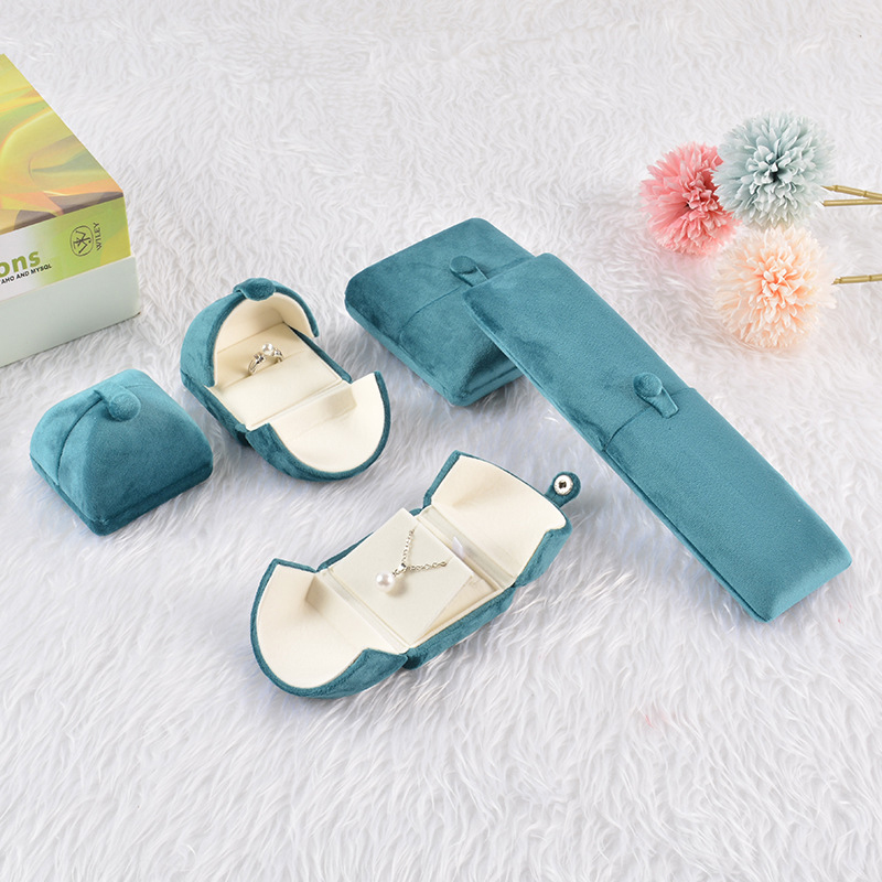 Mo1Zhengyang's tweet image. High-grade velvet necklace box, ring box, bracelet box, pendant box, velvet double open jewelry box-Multi-color optional. #luxury #jewelrybox #ringbox #giftbox #luxuryringbox