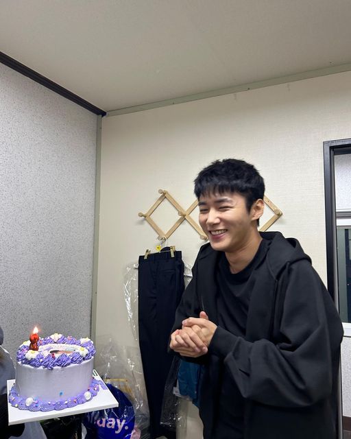 seojihoon__'s tweet photo. Happy birthday jihoonie~~ https://t.co/8kq0O1WKOh