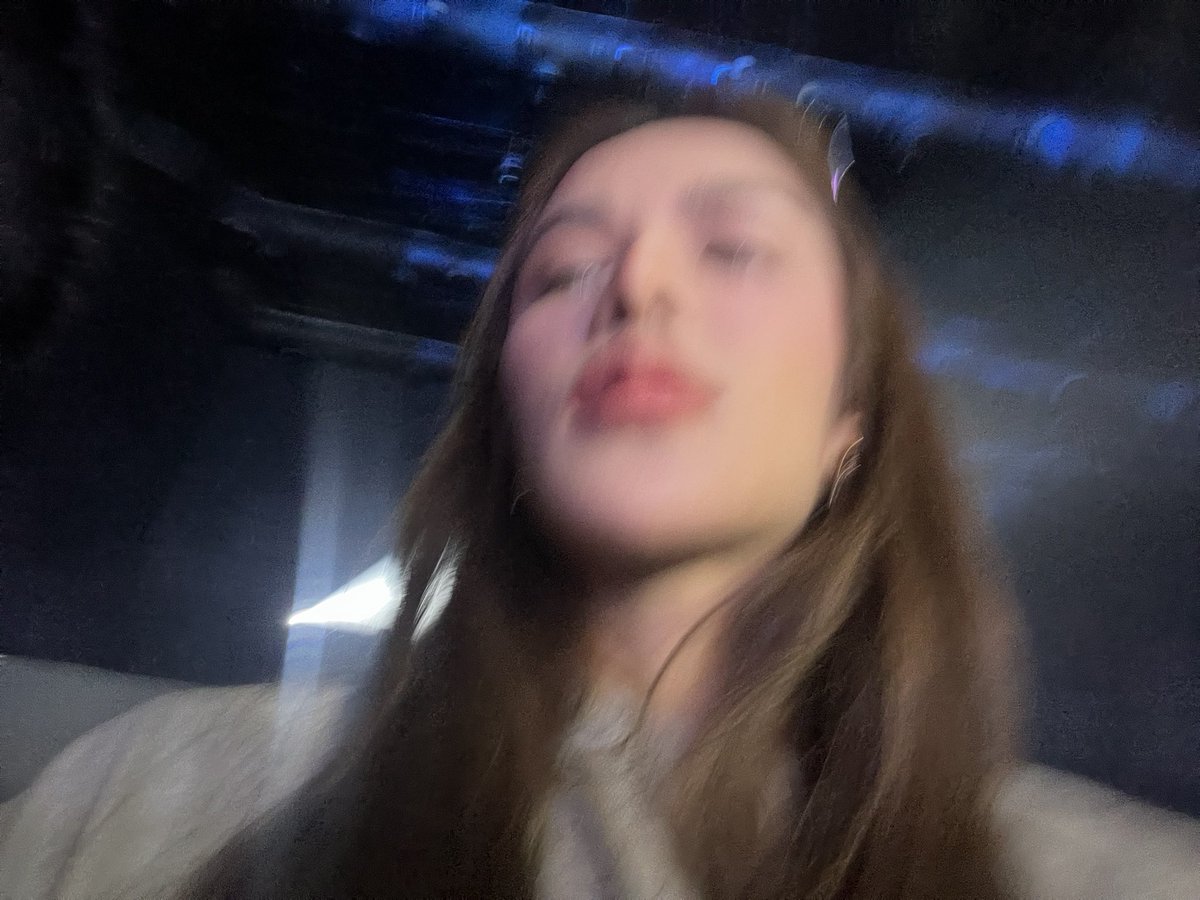 Elsa.official tweet media