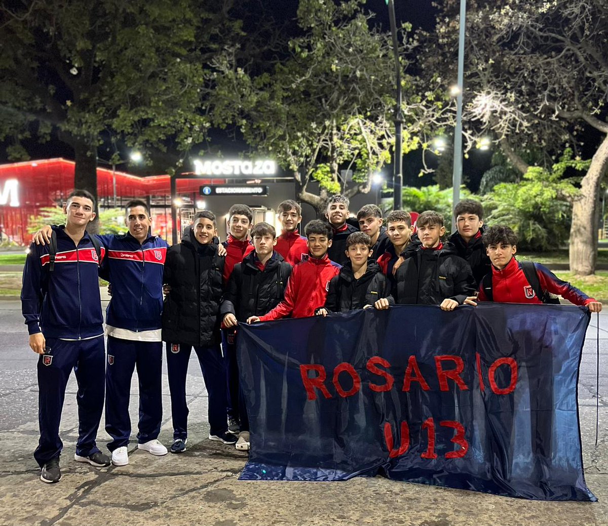 La Rutineta rumbo a Buenos Aires para disputar el Campeonato Argentino U13.
A darlo todo chicos y sobre todo disfruten de este momento único!!! 💪💪🏀❤️💙
#LaIlusionQueMeCondena