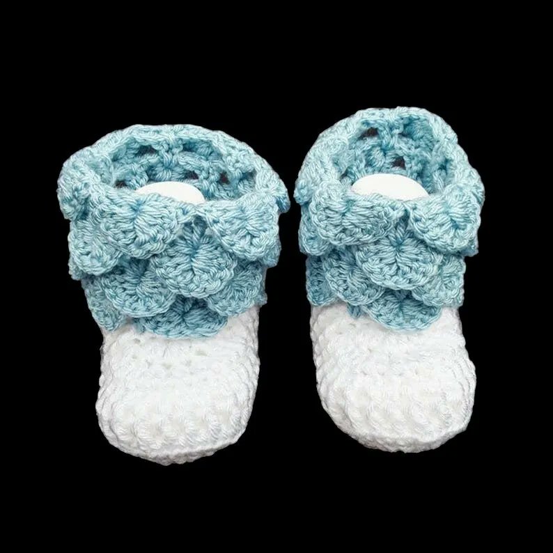 Blue and white hand crochet crocodile stitch baby booties 6-9 months buff.ly/3naLY3b #knittingtopia #etsy #handmade #babybooties #baby #mummybloggers #crochet #tweetuk #tweeturbiz