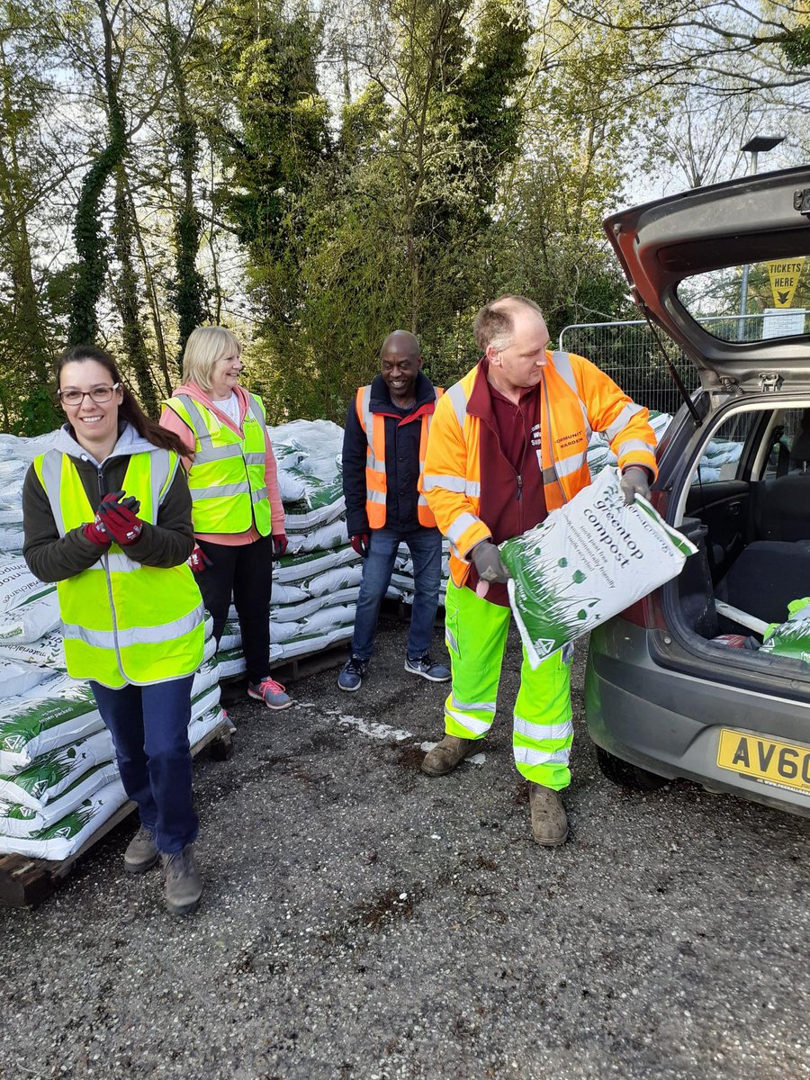 Joining forces with @BaberghDistrict waste services team at their compost giveaway at Sudbury Train Station Car Park. The event is now open while stocks last. <a href="/SudburyTC/">Sudbury Town Council</a> <a href="/TownOfSudbury/">Sudbury, Suffolk</a>