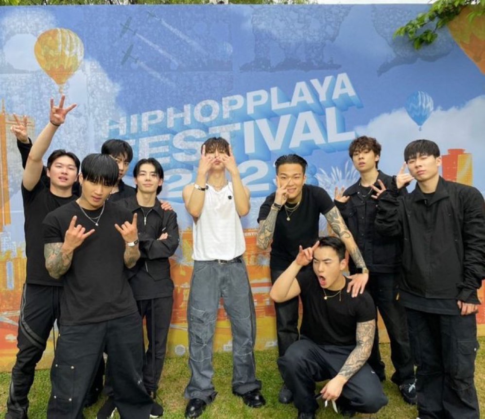 Praiya_131's tweet photo. ทีมนี้สุดยอด #BITeam #BI ขอเซ็ทนี้มา Encore ที่ไทยด้วยนะคร้าบบบ ครบทีม 82 เลย 🔥❤️ https://t.co/TRrfFEA3g0