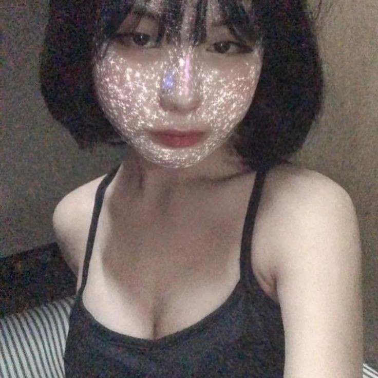 react and retweet for a 😭 pic