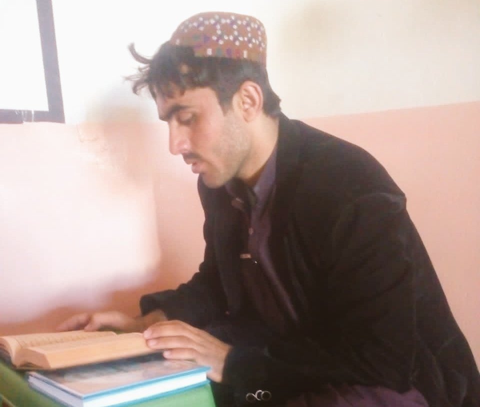 Jalalwu2's tweet photo. اتل استشهادي مجاهد خلیل جانان،
دا هغه ځوان وو چی نور ملګري هم ورسره وو،
 په کاڼٹننټل هوټل کې د شهادت لوړ مقام ته ورسید........
تقبلهم الله https://t.co/OrAVDCAdit