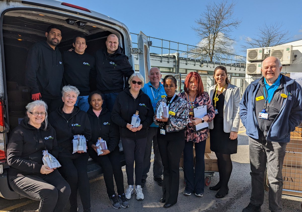 Earlier this week we received a visit at #WexhamParkHospital from @CleanC_Team - they kindly donated 2,500 CareKits to the #FrimleyHealthFamily here and at several of our other sites.

Thank you to those that made this possible, we are incredibly grateful 💙 @FHealthCharity