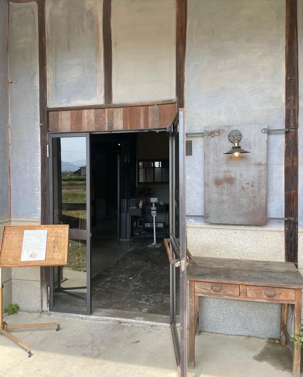 Maaa6Yuuu6's tweet photo. 【ヤエ食堂】
綾川町の田んぼ道に入ったところにあるヤエ食堂。このスパイスカレーは多分きっと食べやすい🍛スパイスききまくったカレーは苦手だけど、これは辛さもスパイス感もちょうど良い。個人的にはトッピングしたピクルスたまごが特に美味しかった🥚 https://t.co/Z0sbiXS1SO
