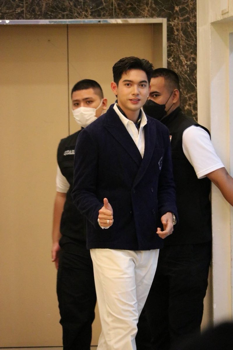 Sun_Flower59's tweet photo. รูปเดียว เที่ยวทั่วด้อม หล่อจังฮู้ ขอบคุณคุณเอที่ถ่ายรูปหล่อๆแบบนี้มาให้ชมจร้า

#AlphascienceXKem

1st Amb Alphascience X Kem
#เข้มหัสวีร์ Kem Hussawee https://t.co/GxU11YL0T5
