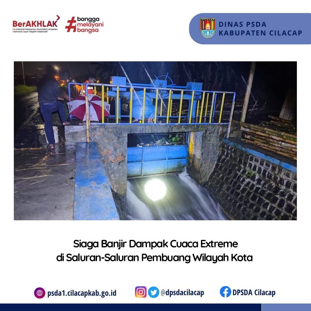 dpsdacilacap's tweet photo. Siaga banjir dampak cuaca ekstrem di beberapa saluran pembuang di wilayah kota Cilacap. Tim Siaga Banjir Dinas PSDA melalukan pembersihan sampah dan kontrol bukaan pintu air saluran pembuang pada Sabtu 29 April 2023 dini hari.
#psda
#psdacilacap
#dpsda https://t.co/h7oVIqZp5x