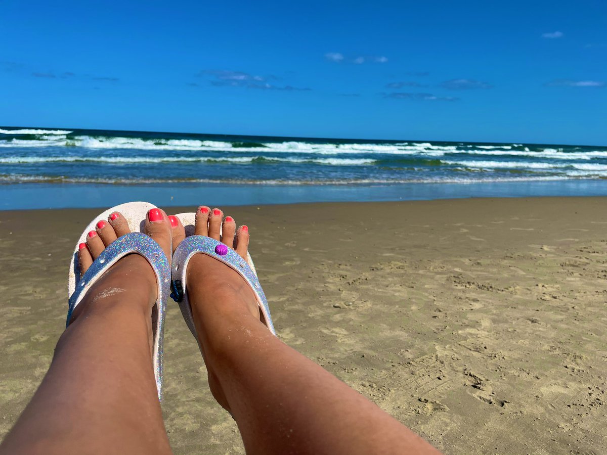AimeeSinez's tweet photo. My #feet in paradise. #toes #sand #beach #footfetısh #feetpicsforsale https://t.co/oxnni3Ylux