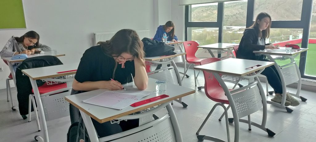 BahcesehirSivas's tweet photo. 8, 9, 10 ve 11. Sınıf öğrenci adaylarımıza  “Lise Bursluluk Sınavı”nda başarılar dileriz.🙂

#BaşarıSeninTercihin 💫
#BahcesehirKoleji https://t.co/GkY1NRc9vE