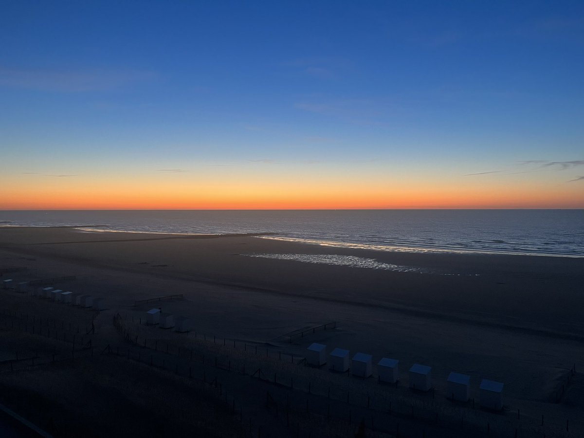SachaVc1's tweet photo. Pas de montage photo, juste #westende en #belgique 
#sea https://t.co/BtkXrmNtzt