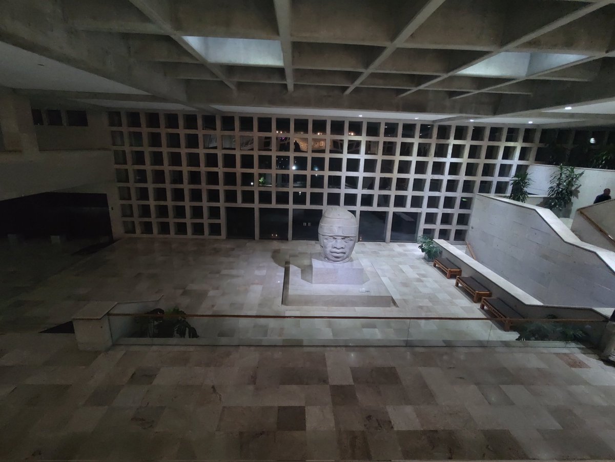 OscarOlvera_E's tweet image. #Apenas tocando #cama #cerrando el #día.