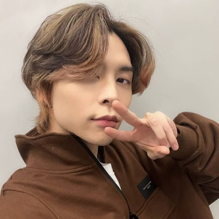 thewayo_'s tweet photo. Günaydın 🫶🏻🌸💞 dün geceden beri mutsuzum ama motive oldum şimdi daha iyim bugün bir müzeye gideyim gelince de güzelce ders çalışayım günüm biter görüşürüz sizleri seviyorum 🫶🏻💭 https://t.co/oTvMrY17LU