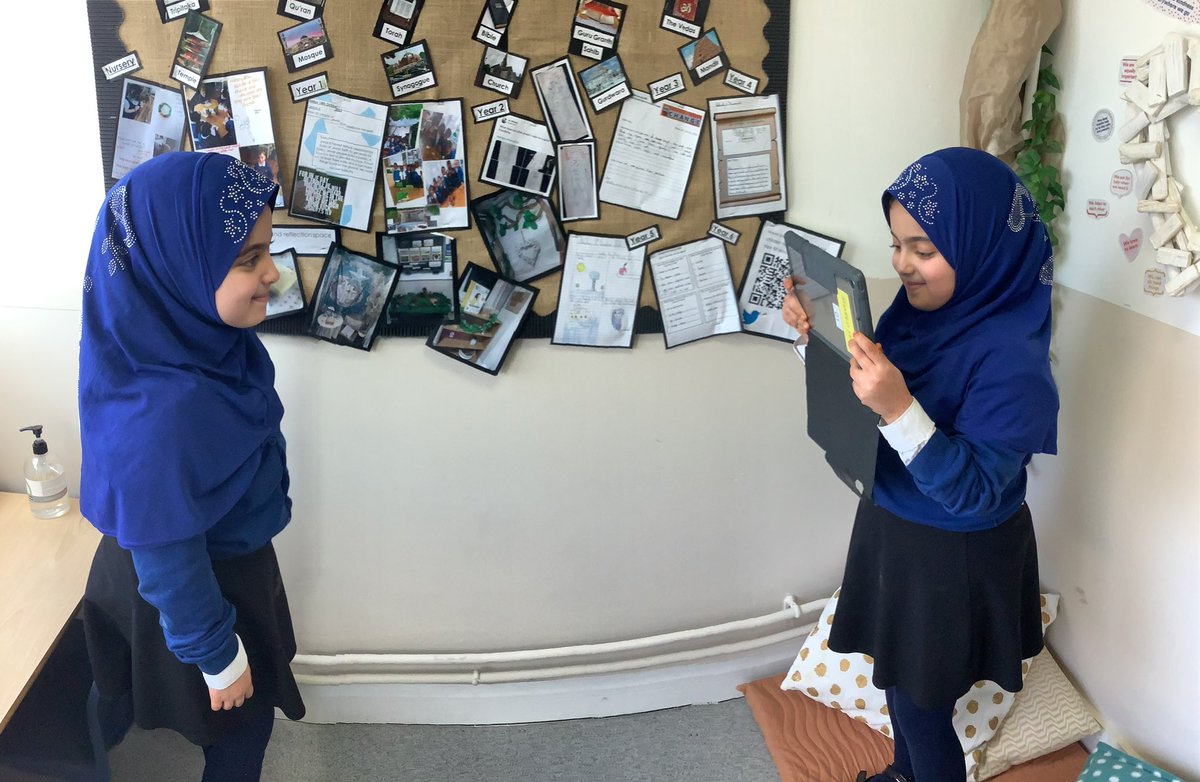 stsilasyear3_4's tweet photo. The strangest thing happened in 3/4! Pupils began doubling themselves in order to get the perfect photo.
#stsilascomputing https://t.co/L5U8n4YxpV