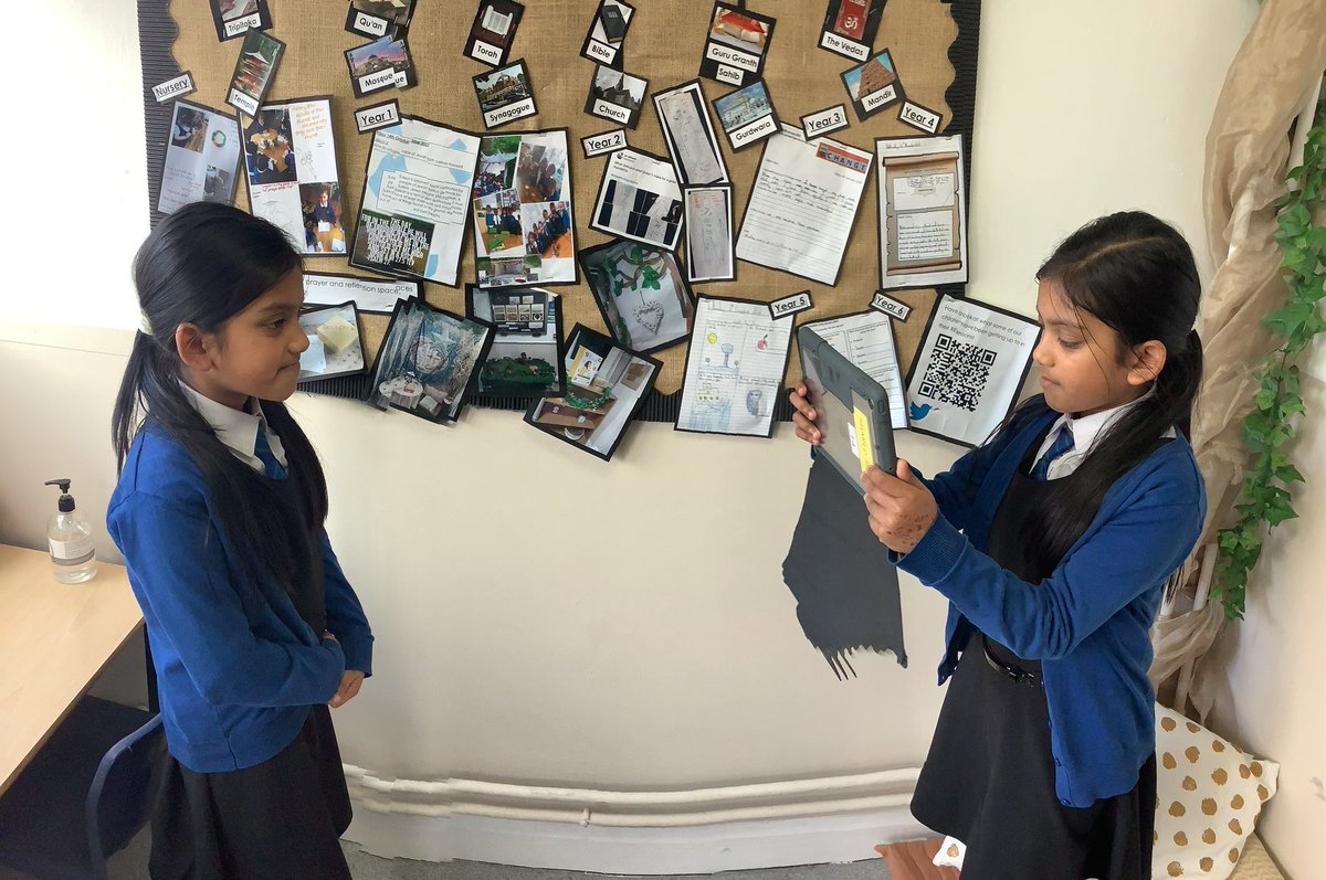 stsilasyear3_4's tweet photo. The strangest thing happened in 3/4! Pupils began doubling themselves in order to get the perfect photo.
#stsilascomputing https://t.co/L5U8n4YxpV
