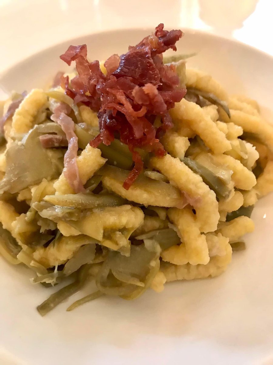 70 GRAMMI di...
Passatelli asciutti ai carciofi con prosciutto croccante❤️
#ricette #cucina #food #modena #modenafood 
<a href="/ConsorzioModena/">Prosciutto di Modena</a> <a href="/CamComModena/">CamCom Modena</a> <a href="/ModenaAmore/">Modena Amore Mio</a> <a href="/Modenamoremio/">Modenamoremio</a>