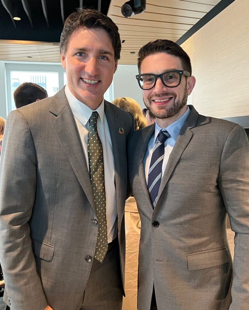 Concern70732755's tweet image. Does this surprise you that Trudeau in NYC is taking a picture with the son of George Soros ! ( he is aligned with the entire Soros ideologue &amp;amp; influence !!)