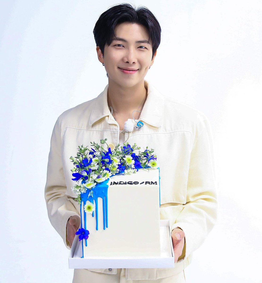 RM_TeamIna's tweet photo. RM telah memenangkan dua penghargaan di KM Chart 1st Season Best Awards tahun ini. Selamat! 🏆

Best K-Music Artist
• Best K-Music — “Wild Flower (with youjeen)”

CONGRATULATIONS NAMJOON
WE LOVE YOU KIM NAMJOON
CONGRATULATIONS RM
WE LOVE YOU RM https://t.co/Q8kGRGM1hY