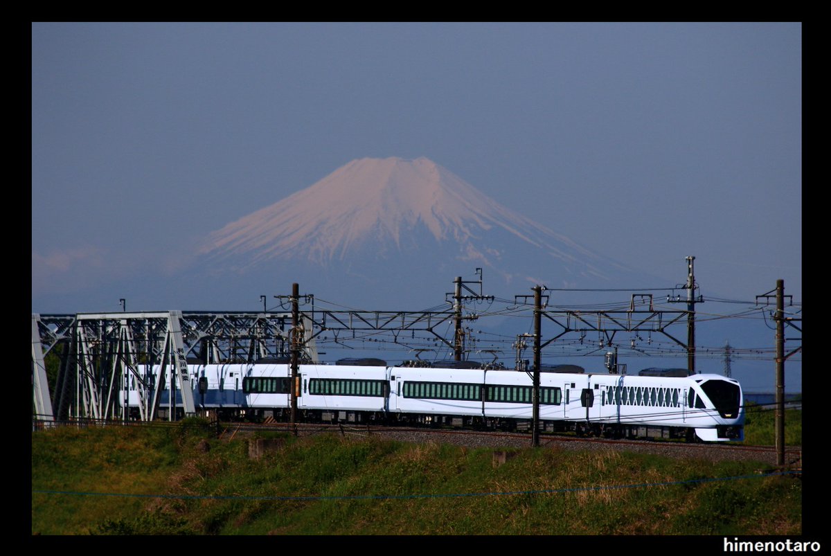 xdngf645's tweet photo. #東武鉄道 #N100系 #SPACIA_X
とりあえず地元の鉄板ポジションカットは抑えました。 https://t.co/krnyx4WGlo