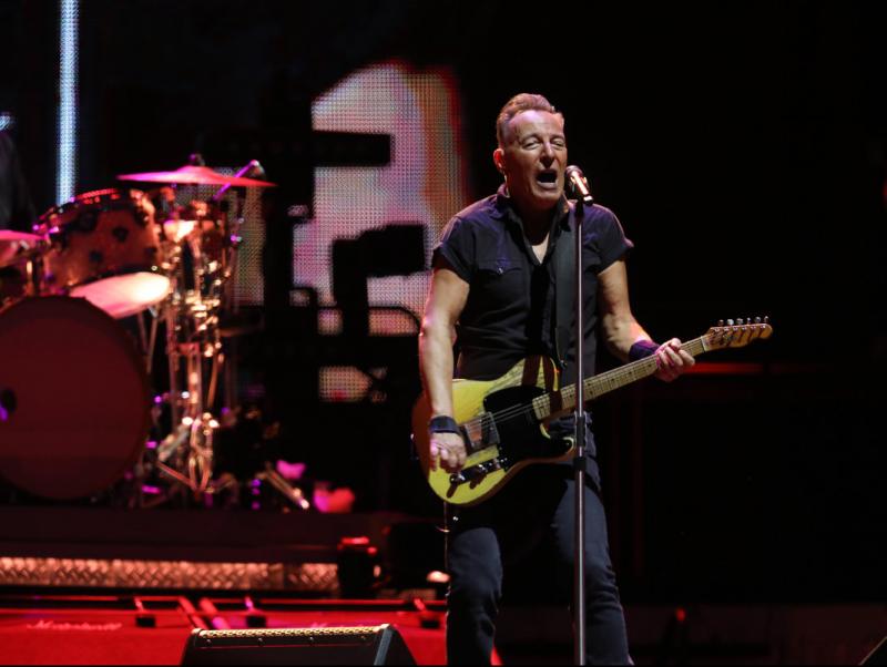 Springsteen bot tweet media