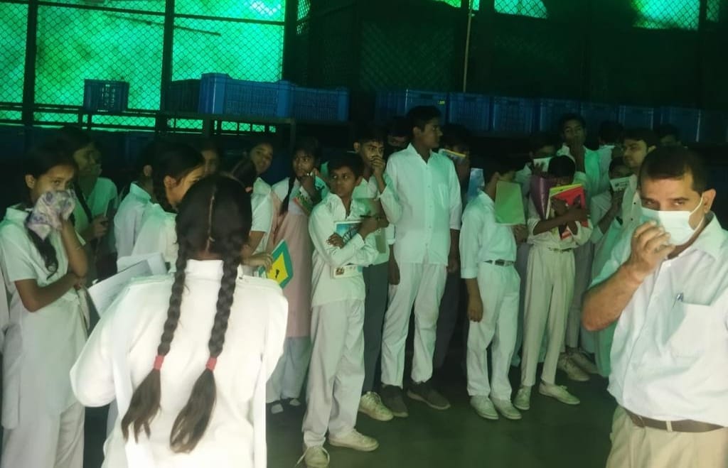 tweetndmc's tweet photo. #NDMC School Students visited Organic Waste Compost Community Plant where waste cycle was explained to them along with their Role and Responsibility in Waste Reduction in New Delhi area.
#G20India
#SwachhSurvekahan2023
#BanonSingleUsePlastic
#SmartCityNDMC
@DeepaAthlete https://t.co/2DDSzaFHQw
