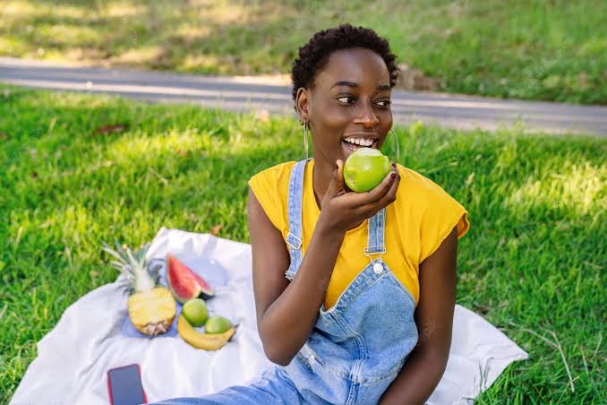 AfricanGrowers's tweet photo. Can you eat apple without your central incisor? If yes, tell us how.
Tag a friend. #apple #appleeaters #fruit #teeth #eating #eatingapple #applefruit #foodies #africanfoodies #TAGsFarm https://t.co/z3WwRJBBq2