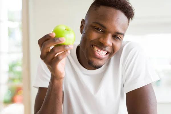 AfricanGrowers's tweet photo. Can you eat apple without your central incisor? If yes, tell us how.
Tag a friend. #apple #appleeaters #fruit #teeth #eating #eatingapple #applefruit #foodies #africanfoodies #TAGsFarm https://t.co/z3WwRJBBq2