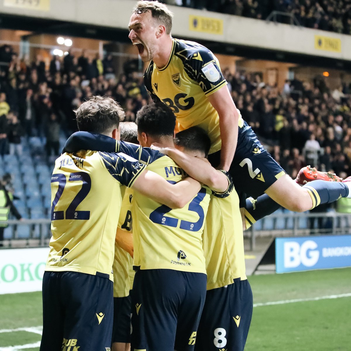 YellowArmyOUFC's tweet photo. On Tuesday night, something special happened. A team who hadn't won in 17 games, was given unconditional support for 90 minutes, and we won 4-0.

If we do the same today, safety should be all but guaranteed. 

Passion, belief and noise at FGR.
Come on Oxford!

#OUFC #COYY https://t.co/zoDcX8Nl94