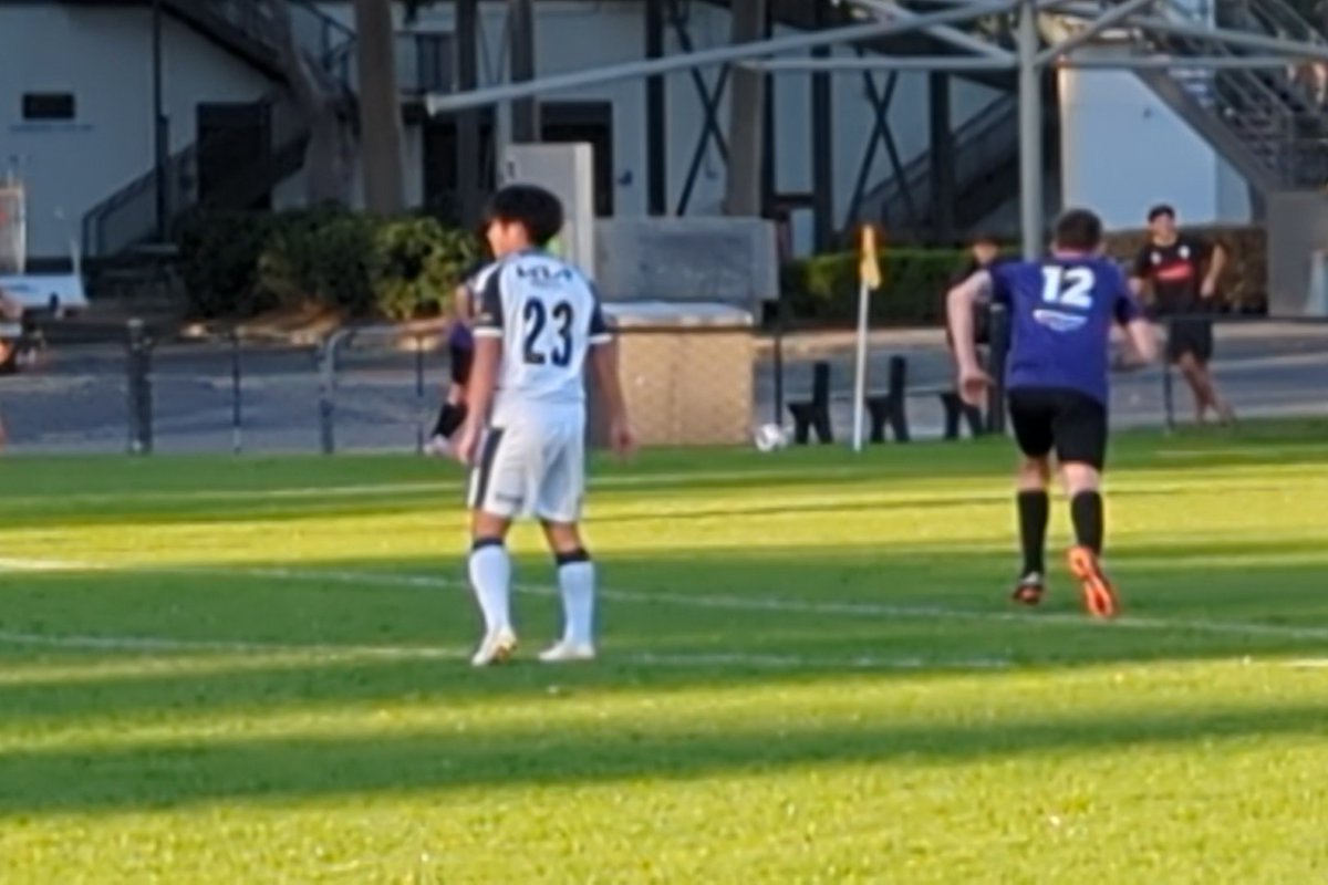 AkinoMel's tweet photo. この選手を見たくてここに来た。
元清水エスパルスユースー中京大佐塚洋介選手なのですよ😆😆😆
途中交代でピッチに登場。その背番号は＃23　こっちで清水の選手見れるなんて超嬉しい　（📷ヘタでごめんなさい）
＃NPLV3 ＃BallaratCitySC ＃佐塚洋介　＃清水エスパルス https://t.co/zse0NU1auq