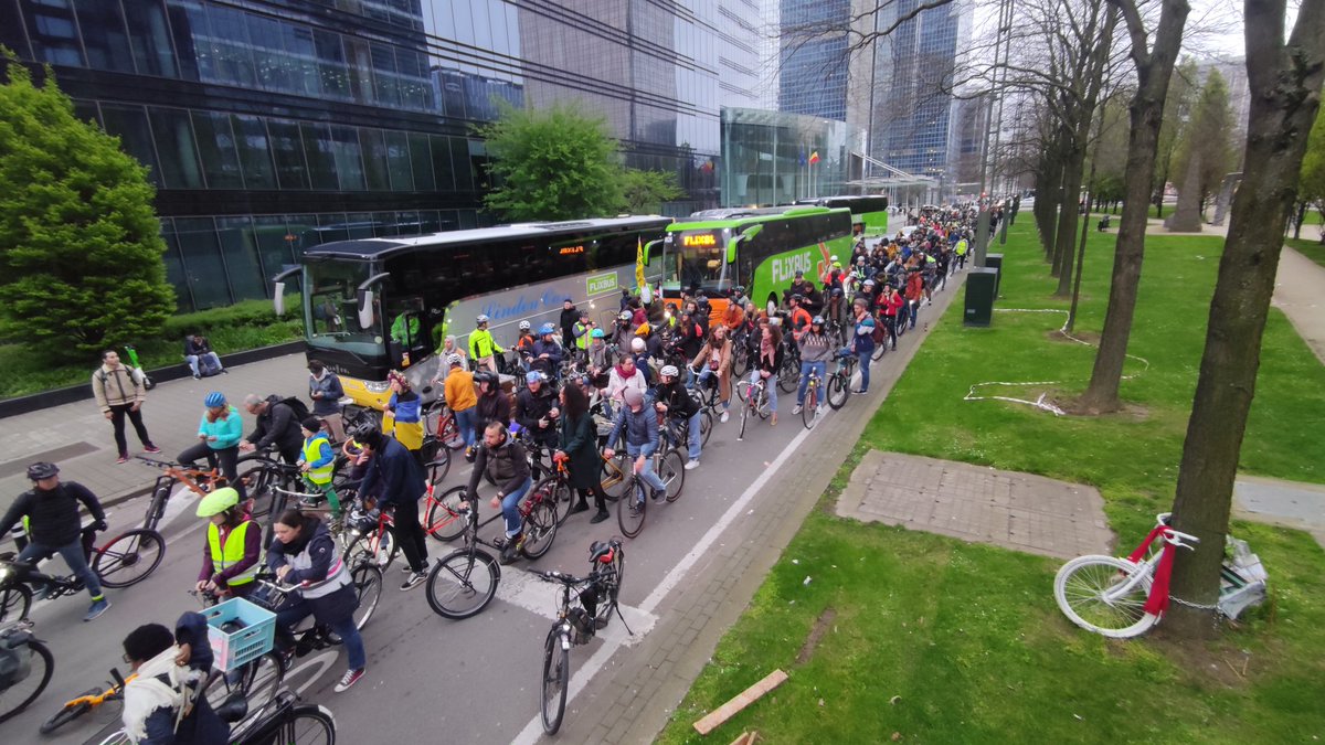 HeroesforZero's tweet image. This amazing picture by @ChouDeBrucycle says it all. #GoforZero