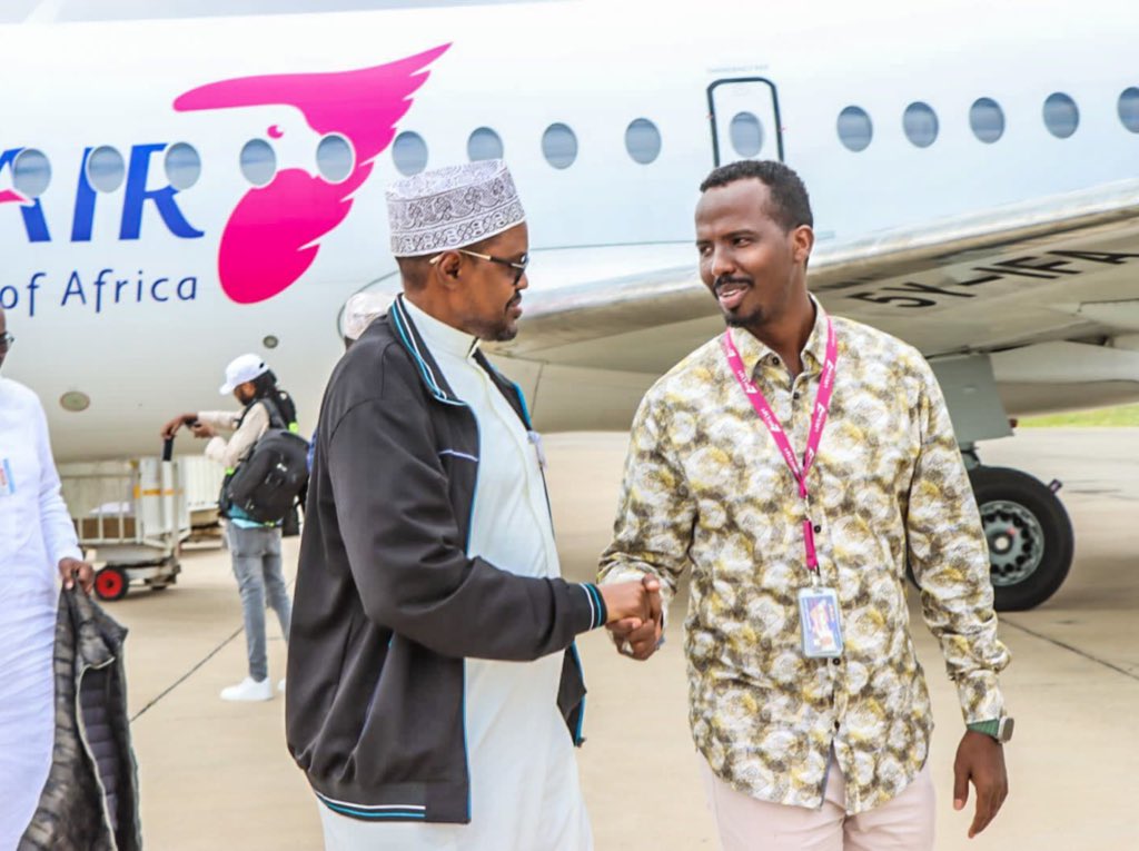 Asmali77's tweet photo. Wajir Touchdown for the grand opening of #iMall. Dignitaries include MPs Host MP @Honadendaud Wajir South MP @Moadow @HonAbdi_Shurie Garissa Senator @abdulhaj & Ambassador @AMB_Affey. @i_FlyAir CEO @Capt_Airman in hand to receive them. https://t.co/fCiGW0Ao6C