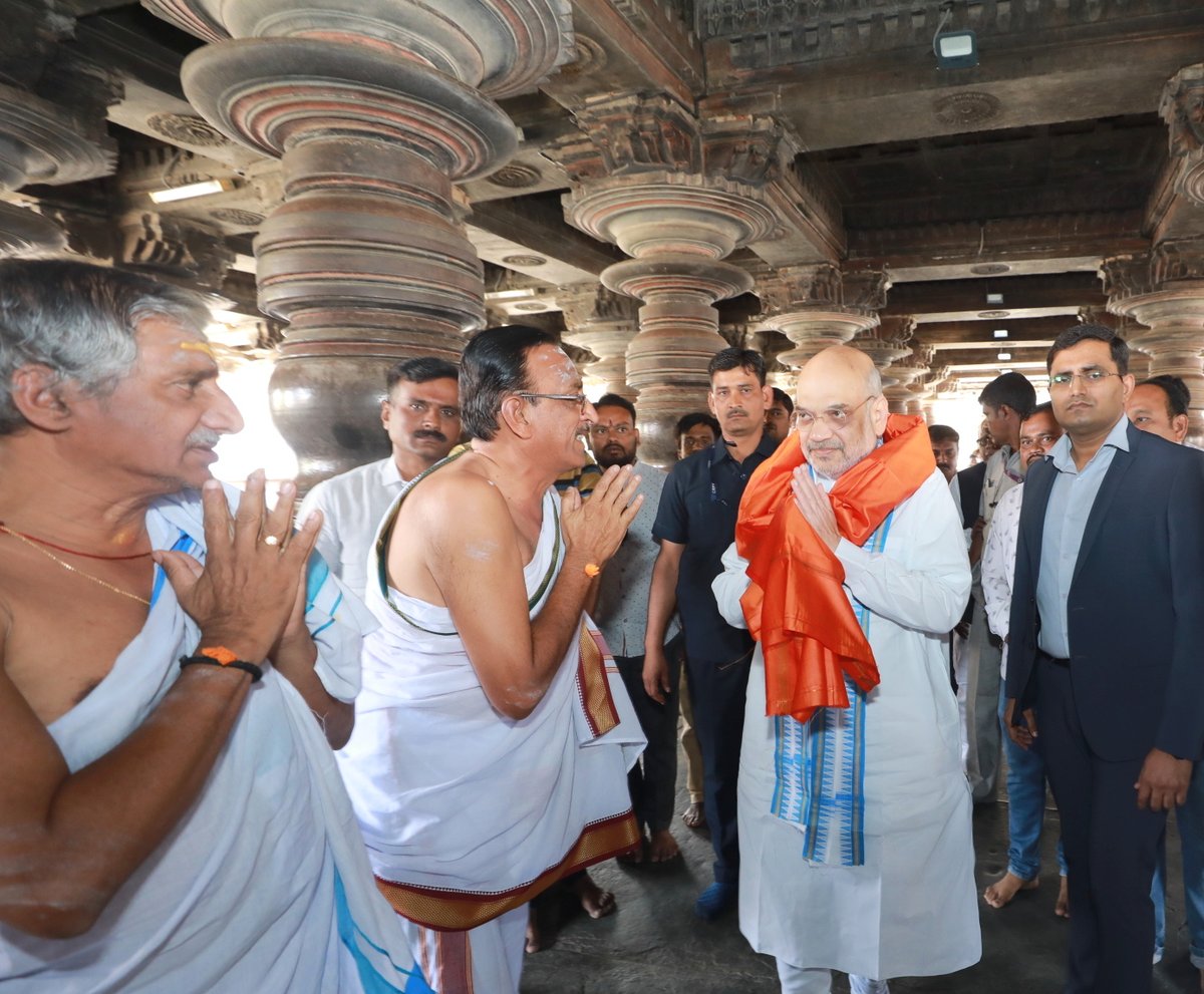 Feeling blessed to have visited Harihareswara Temple at Harihar, Davanagere in Karnataka.

An 800-year-old architectural marvel of the Hoysala period, the shrine is an example of India's glorious tradition of meticulous craftsmanship prevalent since ancient times.
