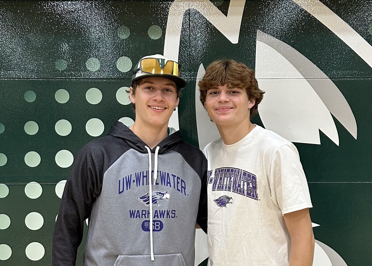 Missyu21's tweet photo. College signing happened for our Owen, OU! Couldn’t be prouder!! Go Warhawks!! 💜🤍💜🤍 https://t.co/CpkzQP4Uvc