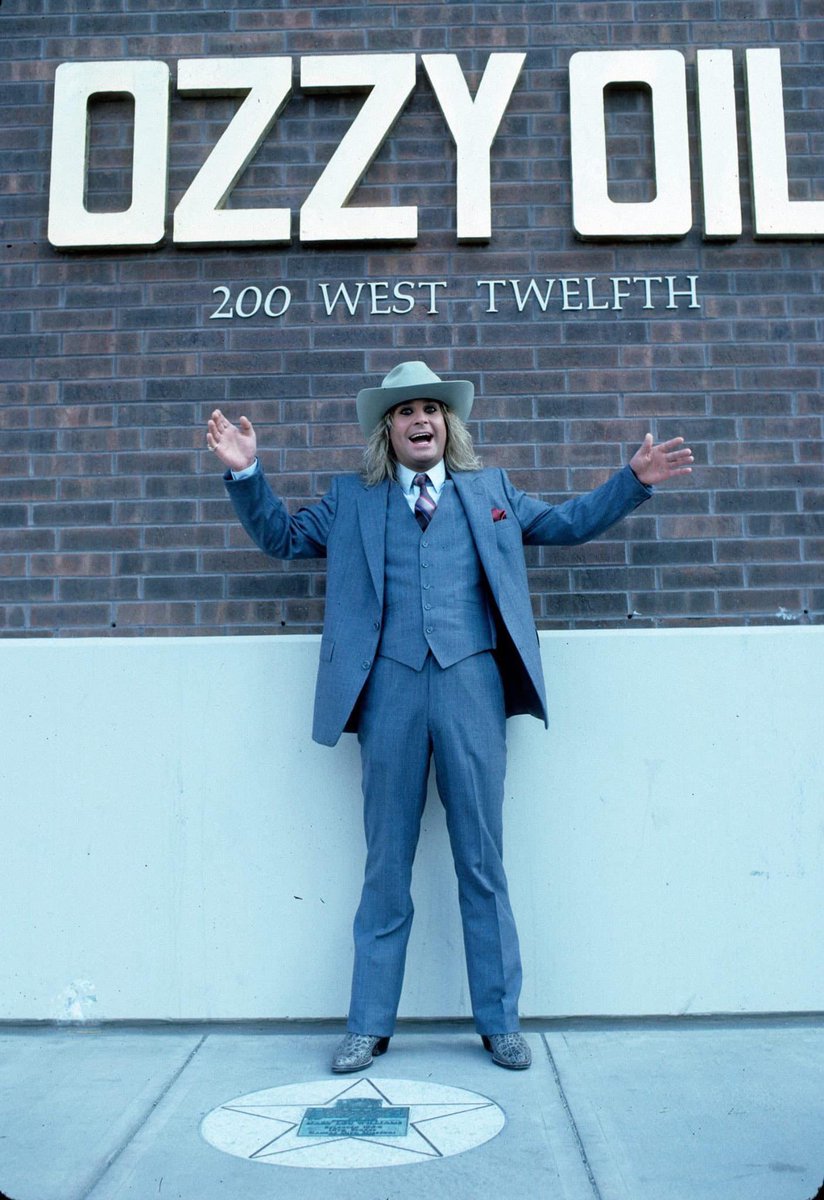 Good morning FCK.FM Rockers ☕️ Don’t miss <a href="/richembury/">Rich Embury</a> „Metallic Utopia“ today 8 pm CET live and interactive. Chat live during the show with Rich and the Girls at discord.gg/WfMMDemyTK