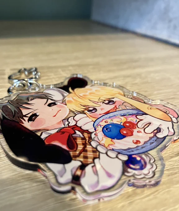 アクリルキーホルダーもつくりました✯つやつやうるうるしていて、かわいく感じます……。 